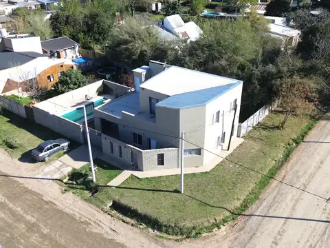 Casa moderna de 3 habitaciones con pileta. VENADO TUERTO