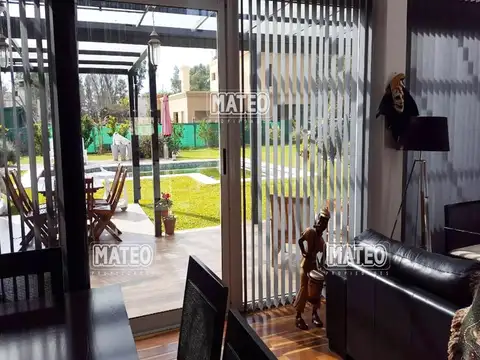 Casa en Venta con 2 cocheras