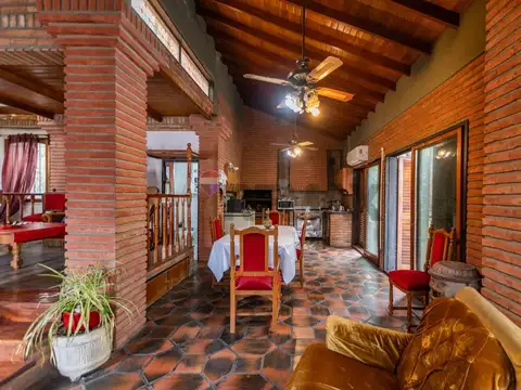 Casa 3 ambientes con 2 baños