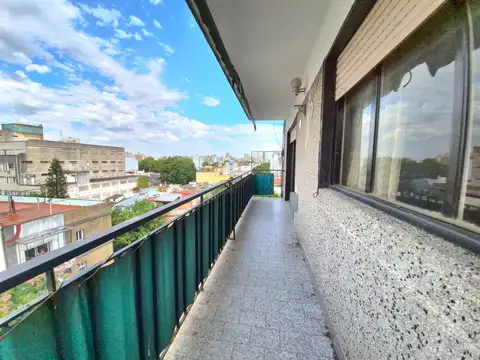 Depto. 4 Amb. en Villa Del Parque para refaccionar