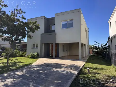 Venta Casa en Barrio Santa Elena – Pilar del Este - 5 ambientes
