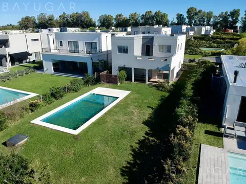 Casa en Venta en Pilar del Este - Santa Elena, USD 189.000