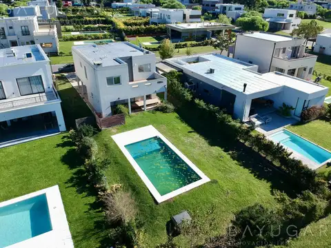 Casa 5 ambientes con 3 baños
