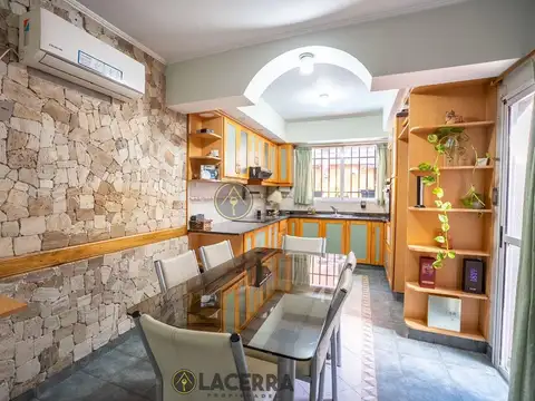 Casa  5 ambientes en Santos Lugares