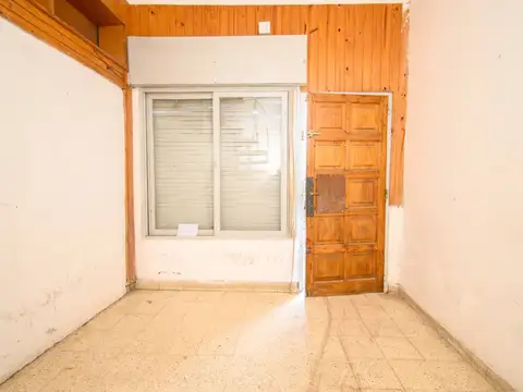 3 departamentos y galpón. SE VENDE