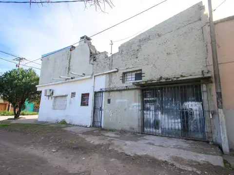 Casa 9 ambientes con 4 baños