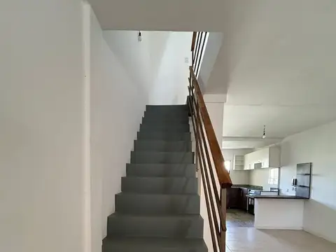 Depto Tipo Casa 4 ambientes con 2 baños