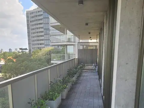 Departamento en Alquiler con 2 cocheras