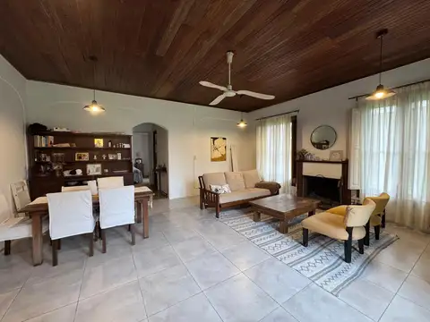 Casa en Venta con 2 cocheras