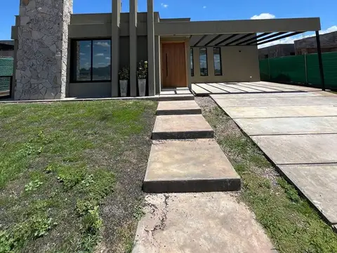 CASA EN VENTA LUJAN DE  CUYO
