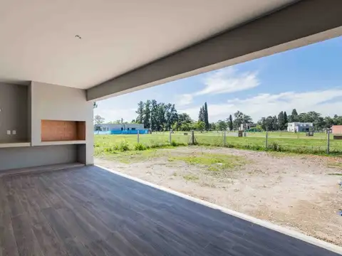 Casa 4 ambientes con 2 baños