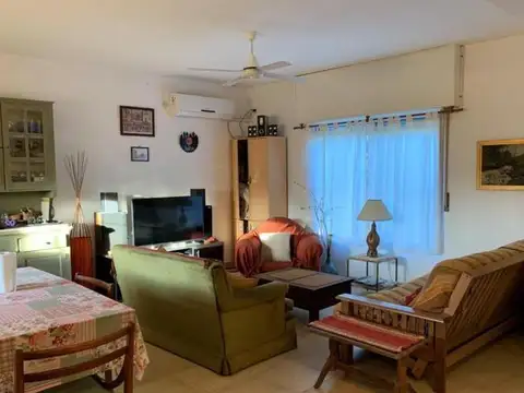 Casa en Venta con 4 cocheras