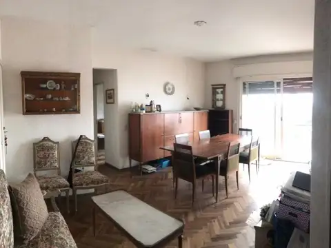 EXCELENTE 3 AMB EN LINIERS CON COCINA SEPARADA MUY LUMINOSO