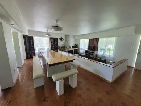 44 Esquina 275 , Piso 0