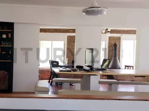 44 Esquina 275 , Piso 0