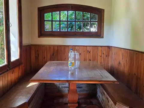 Casa en Alquiler con 2 cocheras