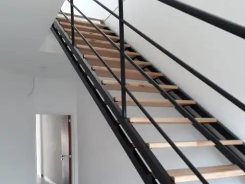 Depto Tipo Casa 4 ambientes con 2 baños