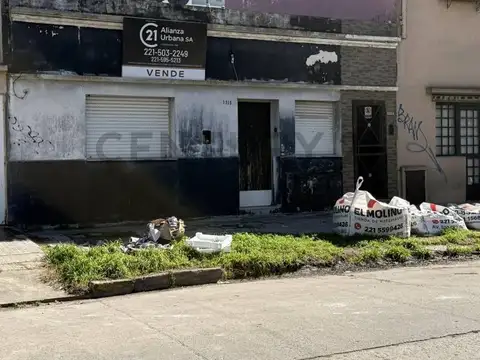 Calle 49 e/ 19 y 20 PH a refaccionar al frente - 74 mts totales- Ideal comercial