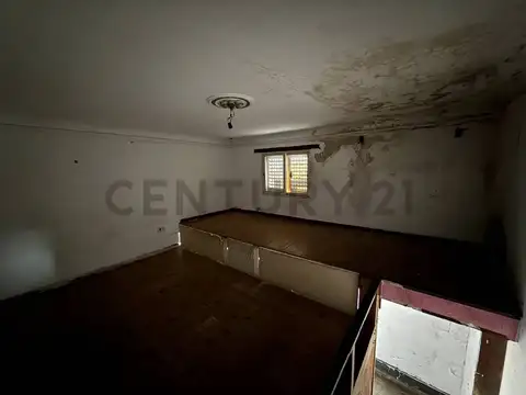 Calle 49 e/ 19 y 20 PH a refaccionar al frente - 74 mts totales- Ideal comercial