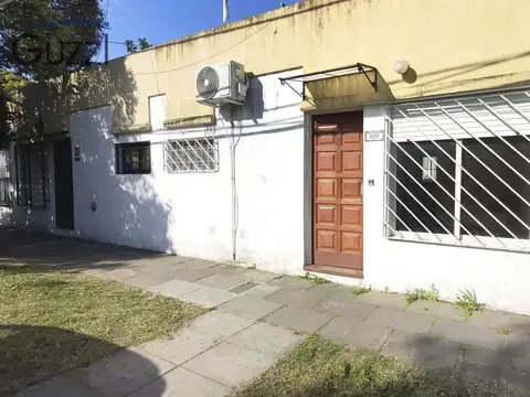 VENTA PH 2 AMB AL FRENTE EN PLANTA BAJA. PATIO Y COCHERA. EN MUNRO. APTO CREDITO. SIN REUBICACION.