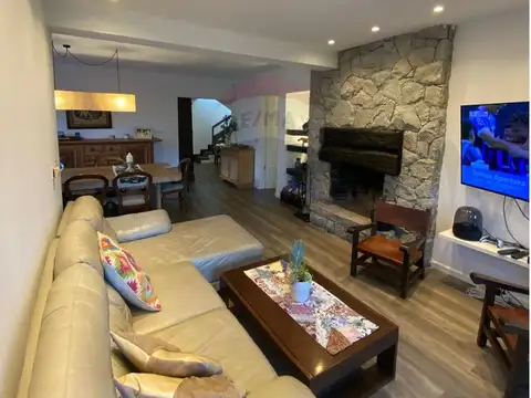 Casa en Venta con 4 cocheras