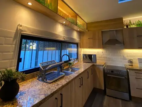 Casa 10 ambientes con 5 baños