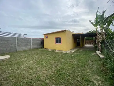 Casa en Alquiler con 1 cochera