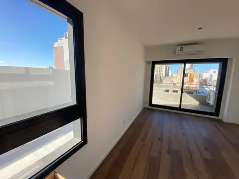 Venta de Depto. de 2 Ambientes  con balcon terraza, 85 m2 totales, con Cochera incluida full amenities