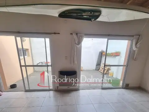 VENDO. Casa Semicéntrica. Concordia, ER.-