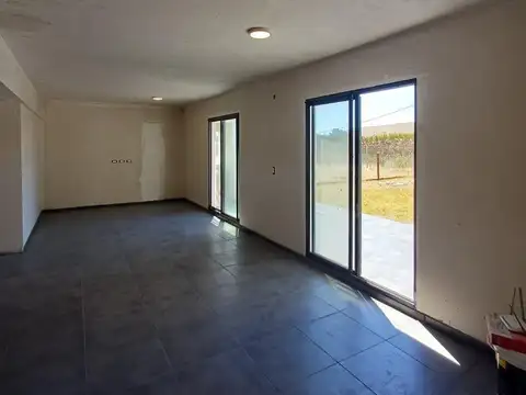 Casa 5 ambientes con 2 baños