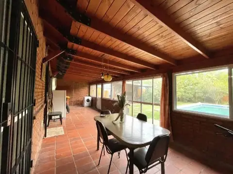Casa en Venta con 2 cocheras