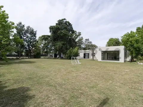 Casa 6 ambientes con 2 baños
