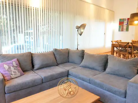 Casa 5 ambientes con 2 baños