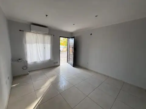 Remax virtus vende departamento con patio – 2 dorm