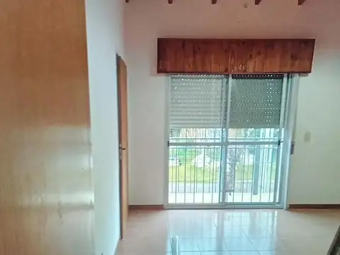 EN VENTA - COMPLEJO de 3 DPTOS. en Presidente Derqui