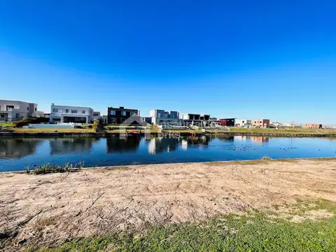 VENDO LOTE AL AGUA CON MUY BUEN ESPEJO, OESTE DE 900 M2  MUDATE!