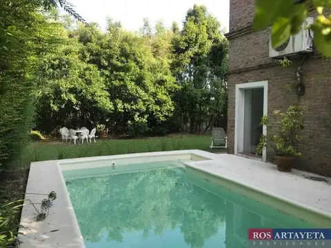 Casa en alquiler temporario c/ cochera en Rincón del Arca