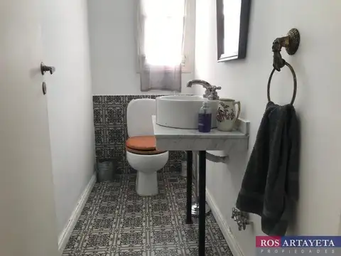 Casa 7 ambientes con 4 baños