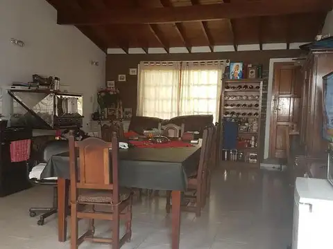 Depto Tipo Casa en Alquiler con 1 cocheras