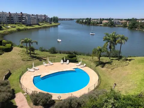 Av. de los lagos al 6500
