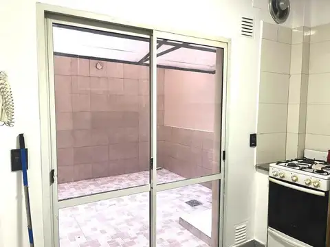 Muy Buen Departamento de 3 Ambientes con Patio en Planta Baja