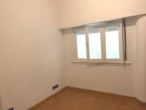 Muy Buen Departamento de 3 Ambientes con Patio en Planta Baja