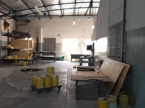 Galpon en Alquiler en Bernal, USD 4.900