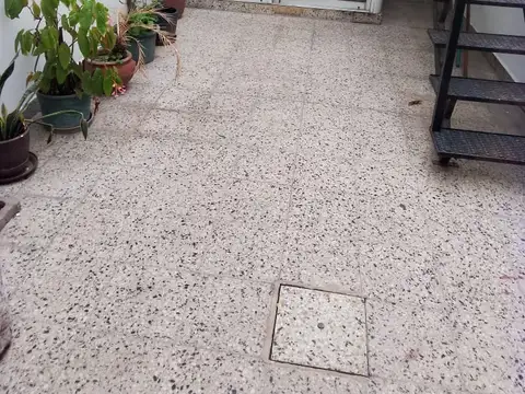 Casa 9 ambientes con 4 baños