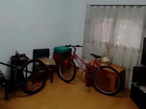 Venta de casa con 3 departamentos