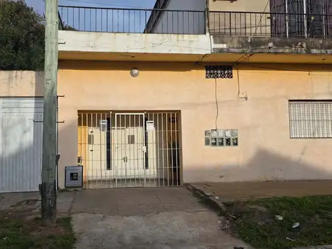 Ph al frente 3 amb en lanus c/gran patio y cochera