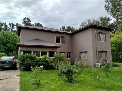 HERMOSA CASA EN VENTA EN BARIO YEI PORA