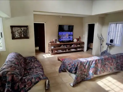 HERMOSA CASA EN VENTA EN BARIO YEI PORA