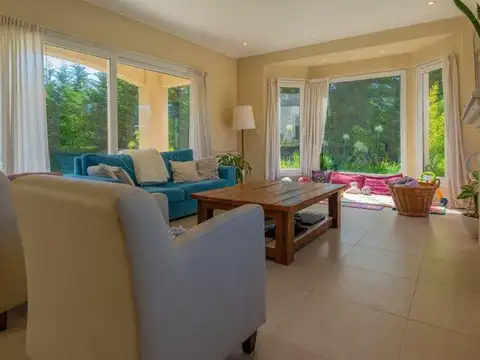 Casa 4 ambientes con 3 baños