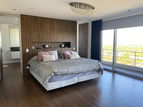 Casa 8 ambientes con 5 baños